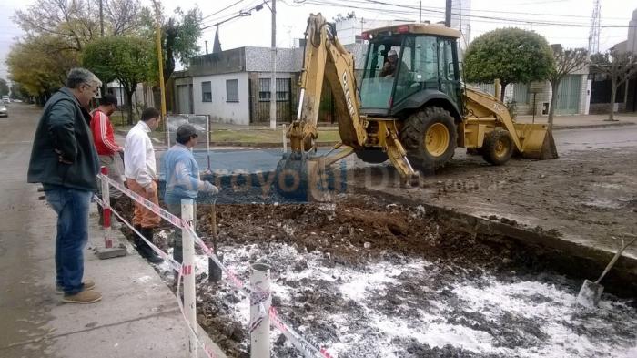 Trabajos de bacheo en calle Humberto Primo y Rivadavia - Arroyo Al Día